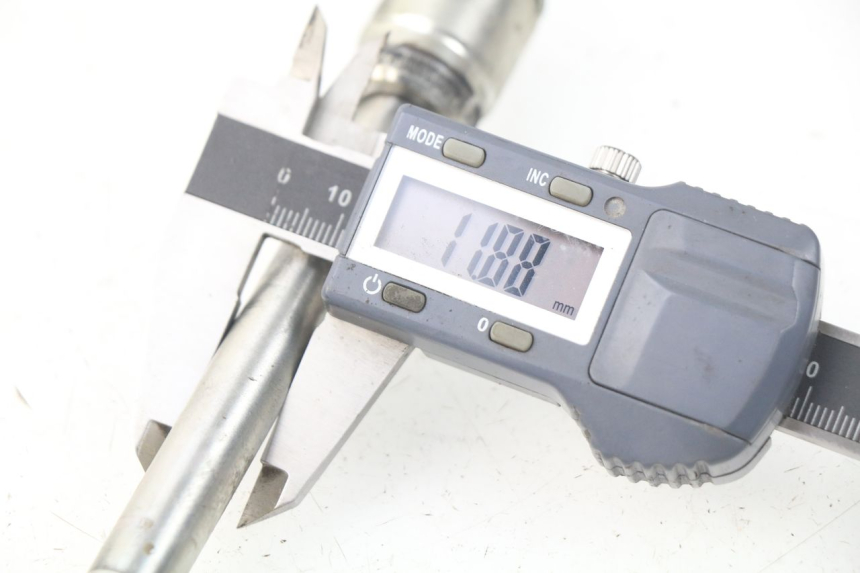 photo de FRONT WHEEL AXLE HONDA CRF-F CRF F 110 (2019 - 2022)