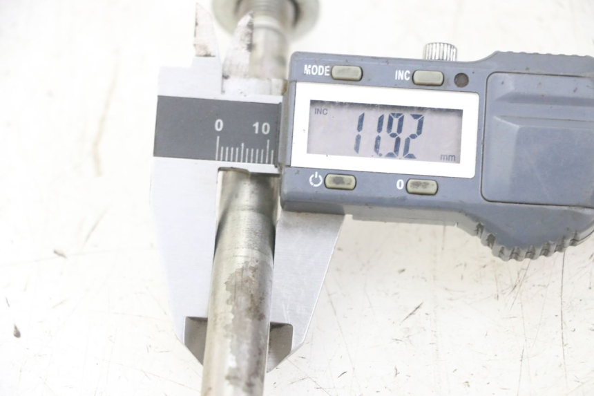 photo de FRONT WHEEL AXLE HONDA CRF-F CRF F 110 (2019 - 2022)