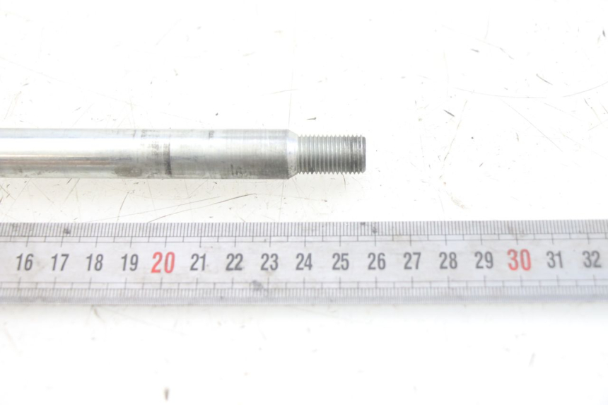 photo de FRONT WHEEL AXLE GILERA DNA 50 (2000 - 2007)