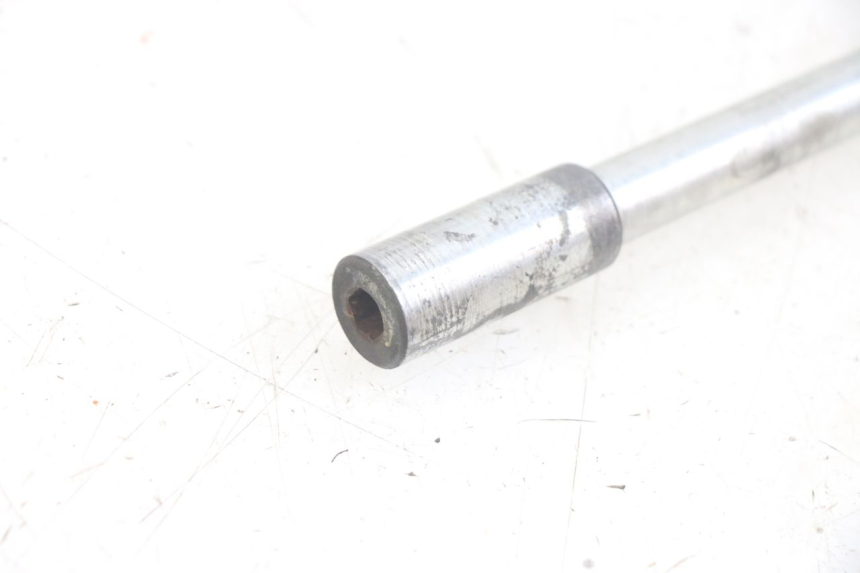 photo de FRONT WHEEL AXLE GILERA DNA 50 (2000 - 2007)