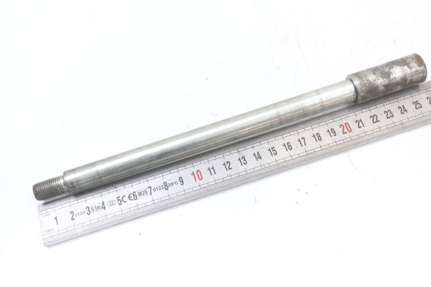 photo de FRONT WHEEL AXLE GILERA DNA 50 (2000 - 2007)