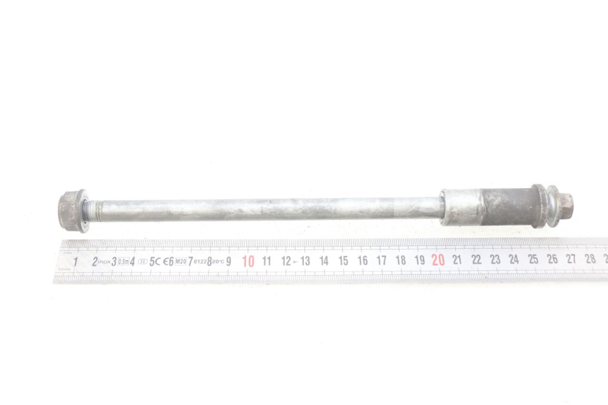 photo de FRONT WHEEL AXLE HONDA FES PANTHEON 2T 125 (1998 - 2002)