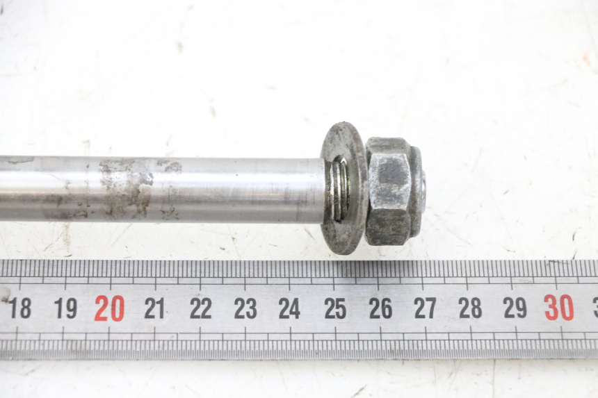photo de FRONT WHEEL AXLE YAMAHA FJ 36Y 1100 (1984 - 1985)