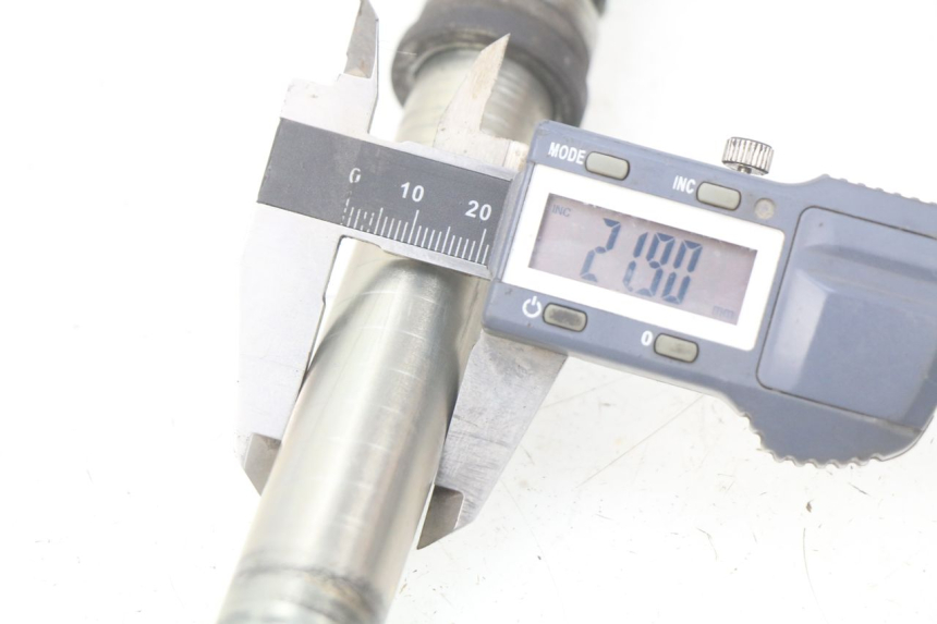 photo de FRONT WHEEL AXLE YAMAHA FJR ABS 1300 (2016 - 2020)