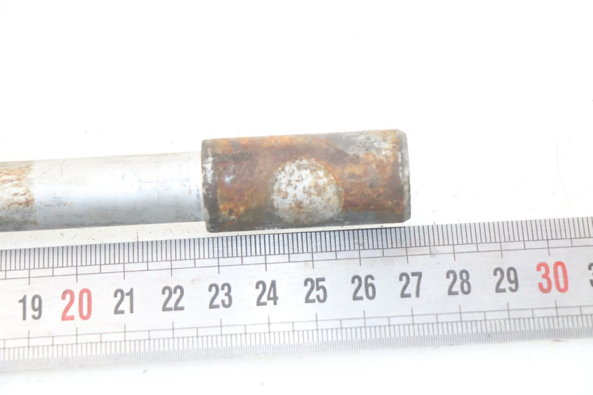 photo de FRONT WHEEL AXLE PIAGGIO FLY IE 125 (2012 - 2017)