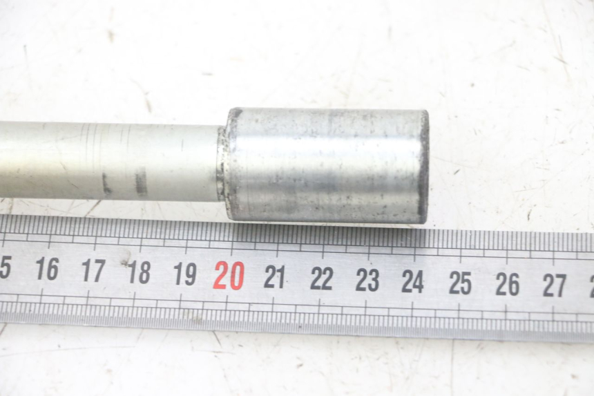 photo de FRONT WHEEL AXLE HONDA FORZA ABS 300 (2013 - 2019)