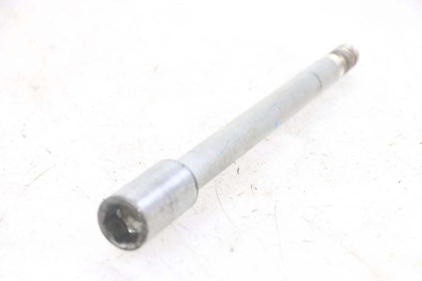 photo de FRONT WHEEL AXLE HONDA FORZA ABS 300 (2013 - 2019)