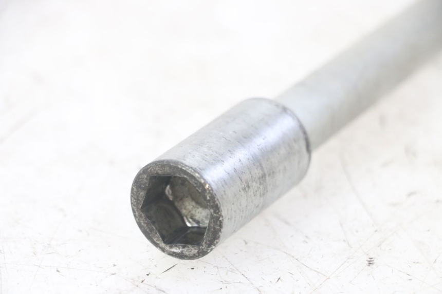 photo de FRONT WHEEL AXLE HONDA FORZA ABS 300 (2013 - 2019)