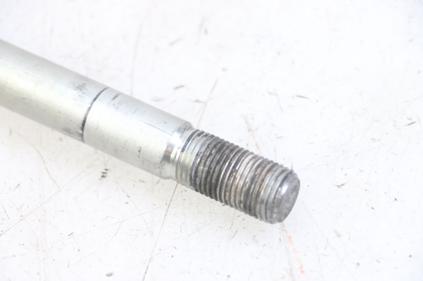photo de FRONT WHEEL AXLE HONDA FORZA ABS 300 (2013 - 2019)