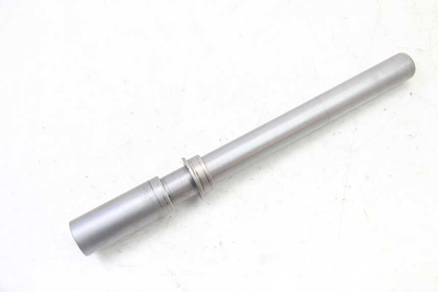 photo de FRONT WHEEL AXLE BMW G310 R 310 (2016 - 2020)