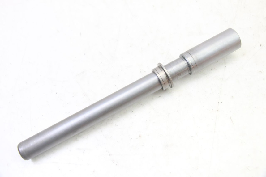 photo de FRONT WHEEL AXLE BMW G310 R 310 (2016 - 2020)