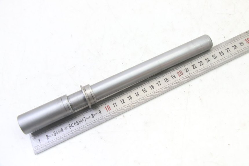 photo de FRONT WHEEL AXLE BMW G310 R 310 (2016 - 2020)