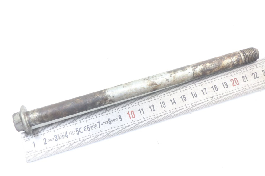 photo de FRONT WHEEL AXLE SUZUKI GN 125 (1997 - 2000)