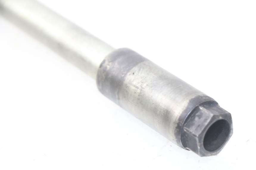 photo de FRONT WHEEL AXLE SUZUKI GSF N BANDIT 1200 (1996 - 1999)