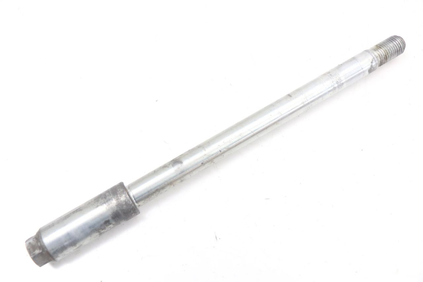 photo de FRONT WHEEL AXLE SUZUKI GZ MARAUDER 125 (1998 - 2004)