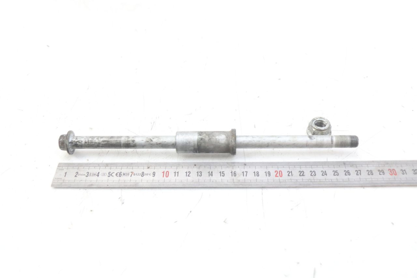 photo de FRONT WHEEL AXLE HONDA FES PANTHEON 2T 125 (1998 - 2002)