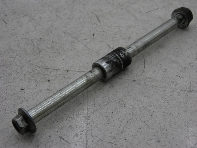 photo de FRONT WHEEL AXLE HONDA NHX LEAD 110 (2008 - 2010)