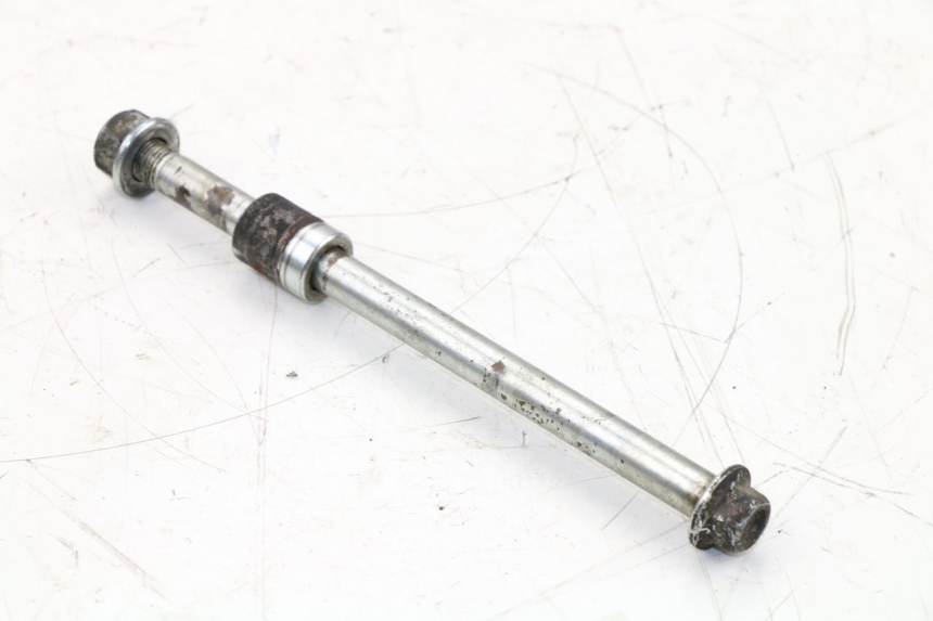photo de FRONT WHEEL AXLE HONDA SCV LEAD 100 (2003 - 2007)
