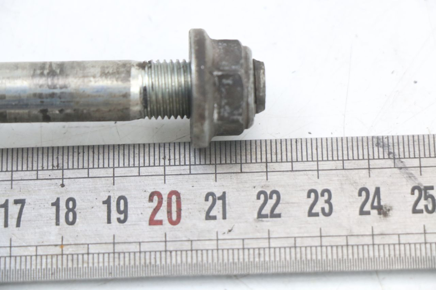 photo de FRONT WHEEL AXLE HYOSUNG GF 125 (2001 - 2005)