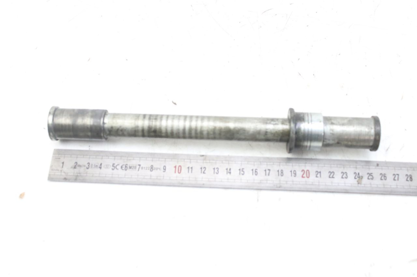 photo de FRONT WHEEL AXLE KAWASAKI ZX-6R ZX6R 600 (1995 - 1997)