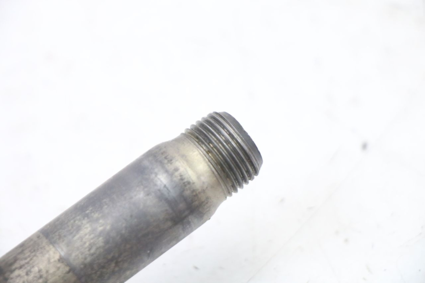 photo de FRONT WHEEL AXLE KAWASAKI KX F KXF 450 (2009 - 2011)