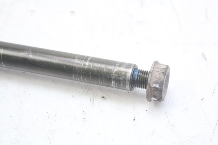 photo de FRONT WHEEL AXLE KYMCO X-CITING XCITING 400 (2014 - 2018)