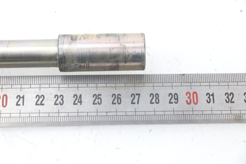 photo de FRONT WHEEL AXLE MBK EVOLIS 125 (2014 - 2018)