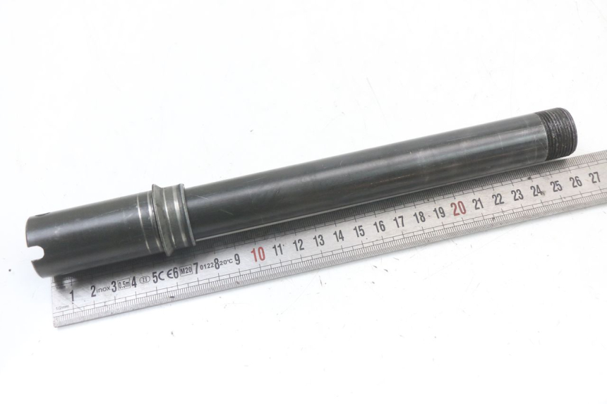 photo de FRONT WHEEL AXLE MOTO GUZZI NORGE 8V GT 1200 (2011 - 2016)
