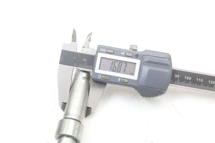 photo de FRONT WHEEL AXLE RIEJU MRT 50 (2018 - 2021)