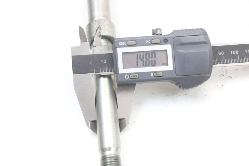 photo de FRONT WHEEL AXLE RIEJU MRT 50 (2018 - 2021)