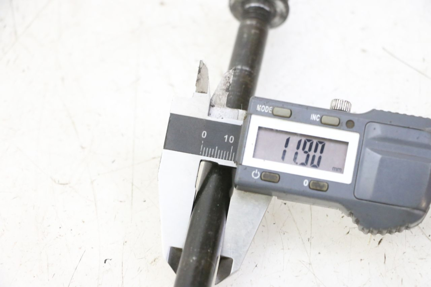 photo de FRONT WHEEL AXLE KYMCO LIKE 4T 50 (2019 - 2025)