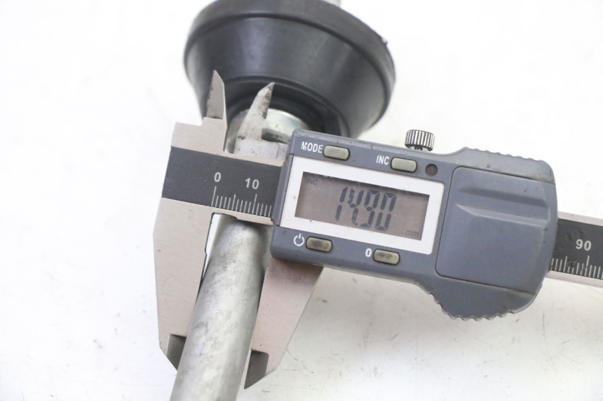 photo de FRONT WHEEL AXLE PIAGGIO NEW TYPHOON 50 (2018 - 2021)