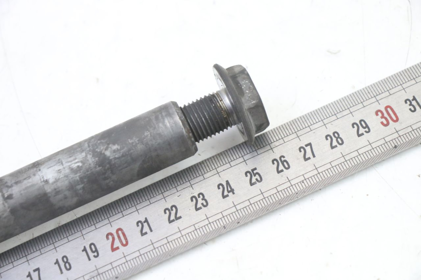photo de FRONT WHEEL AXLE HONDA NTV DEAUVILLE ABS 700 (2007 - 2016)