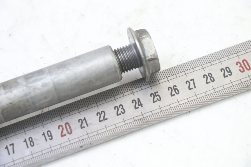 photo de FRONT WHEEL AXLE HONDA NTV DEAUVILLE 650 (2001 - 2006)
