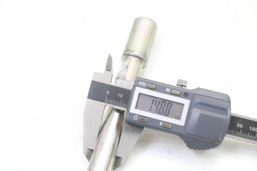 photo de FRONT WHEEL AXLE PEUGEOT CITYSTAR 2T 50 (2018 - 2021)