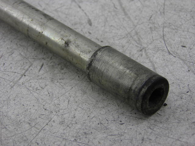 photo de FRONT WHEEL AXLE PEUGEOT ELYSEO 125 (1999 - 2004)