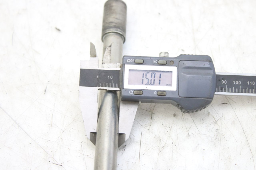 photo de FRONT WHEEL AXLE PEUGEOT ELYSTAR 50 (2002 - 2014)