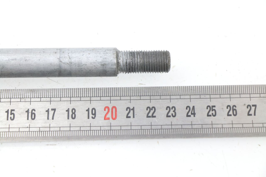 photo de FRONT WHEEL AXLE PEUGEOT LOOXOR 125 (2002 - 2006)