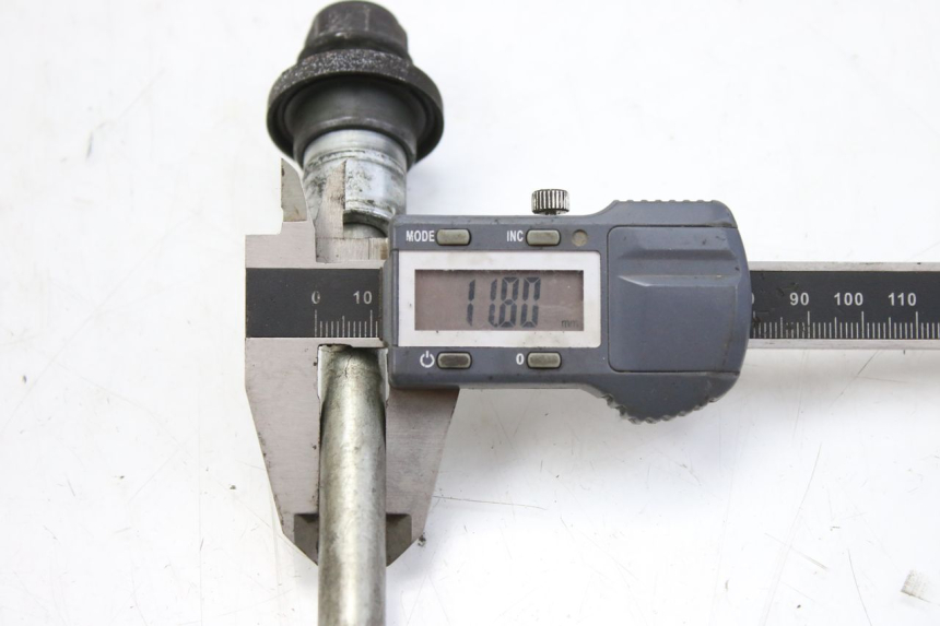 photo de FRONT WHEEL AXLE PEUGEOT SV 125 (1991 - 1994)