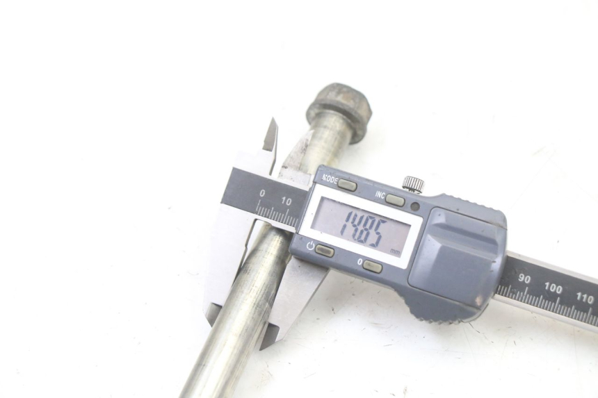 photo de FRONT WHEEL AXLE PEUGEOT TKR TREKKER FURIOUS 50 (2005 - 2014)