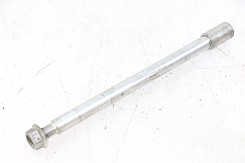 photo de FRONT WHEEL AXLE PIAGGIO BEVERLY 125 (1998 - 2005)