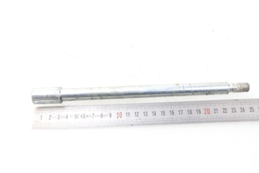 photo de FRONT WHEEL AXLE PIAGGIO CARNABY 125 (2007 - 2011)