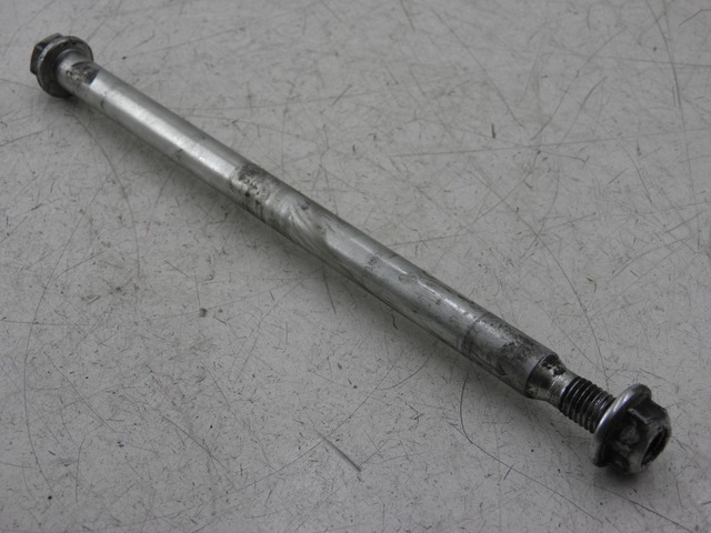 photo de FRONT WHEEL AXLE PIAGGIO FLY 2T 50 (2004 - 2017)