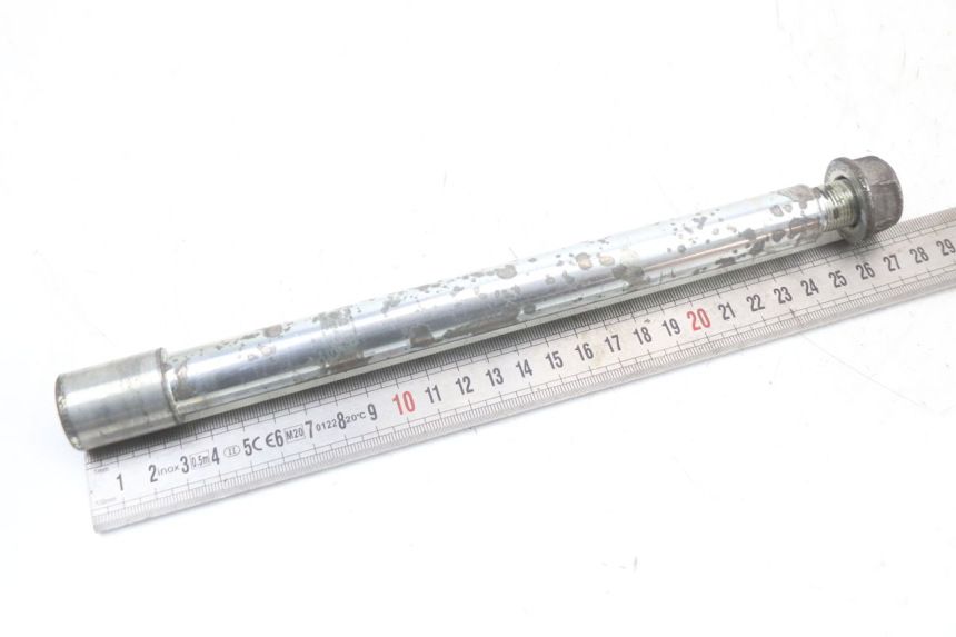 photo de FRONT WHEEL AXLE PIAGGIO X10 125 (2012 - 2017)