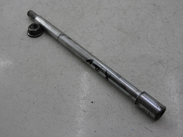 photo de FRONT WHEEL AXLE PIAGGIO XEVO - X EVO 125 (2010 - 2015)