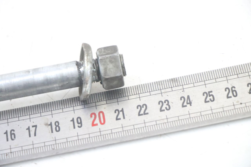 photo de FRONT WHEEL AXLE PIAGGIO ZIP 4T 50 (2018 - 2020)