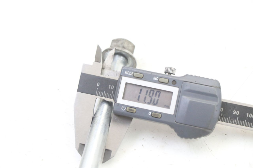 photo de FRONT WHEEL AXLE PIAGGIO ZIP 4T 50 (2018 - 2020)