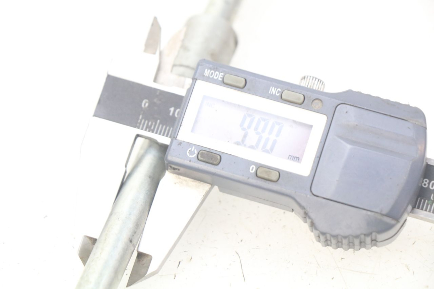 photo de FRONT WHEEL AXLE YAMAHA PW 50 (1984 - 2020)