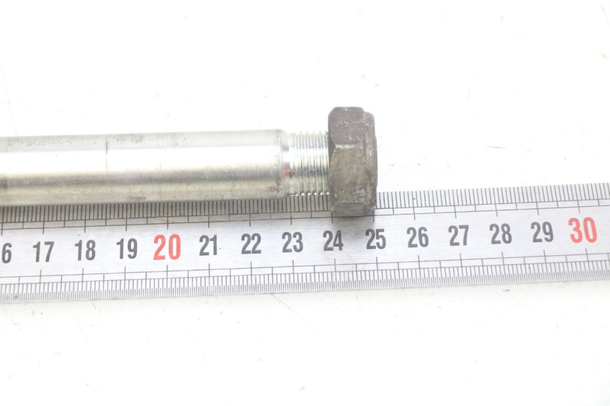 photo de FRONT WHEEL AXLE ROYAL ENFIELD BULLET CLASSIC 500 (2017 - 2020)