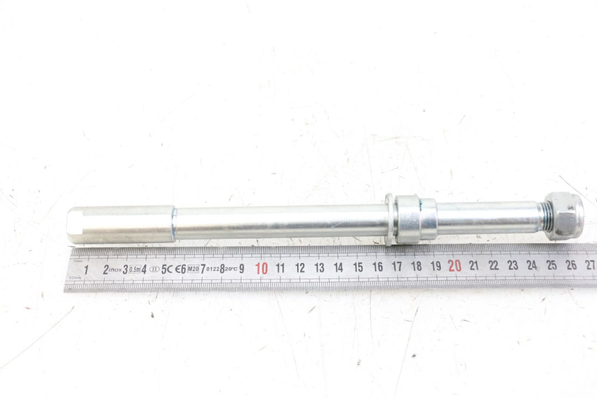 photo de FRONT WHEEL AXLE ROYAL ENFIELD CONTINENTAL GT 650 (2019 - 2024)